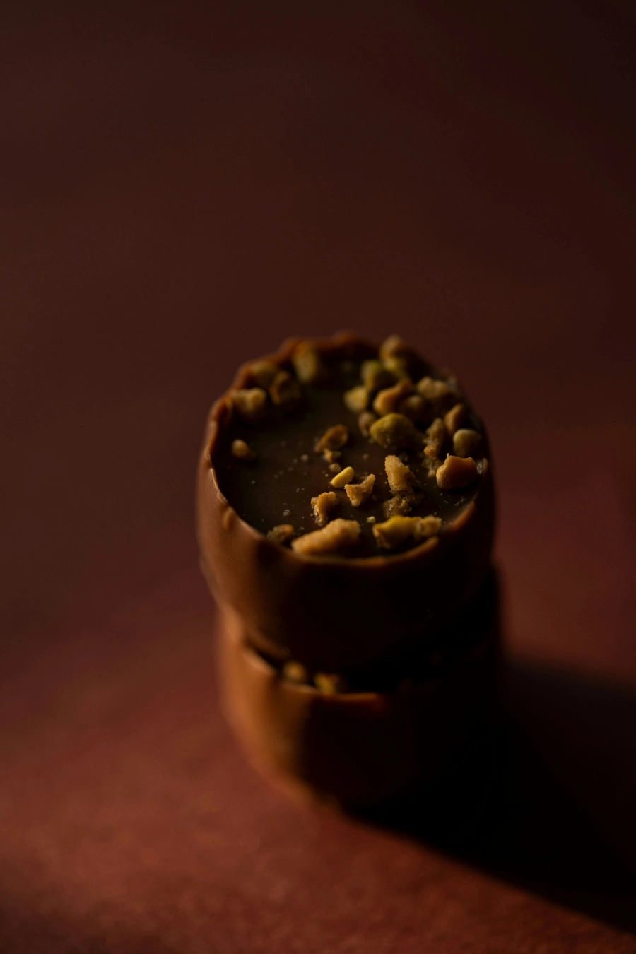 Schokoladenpralinen mit Milchschokolade und Pistazien