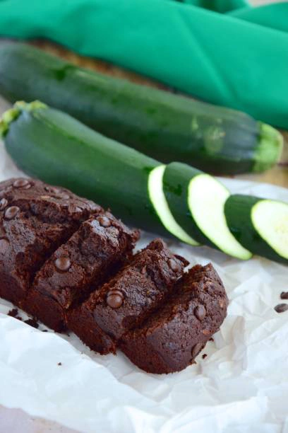 Schoko-Zucchini-Kuchen mit Kakaopulver & Blömboom Schokodrops
