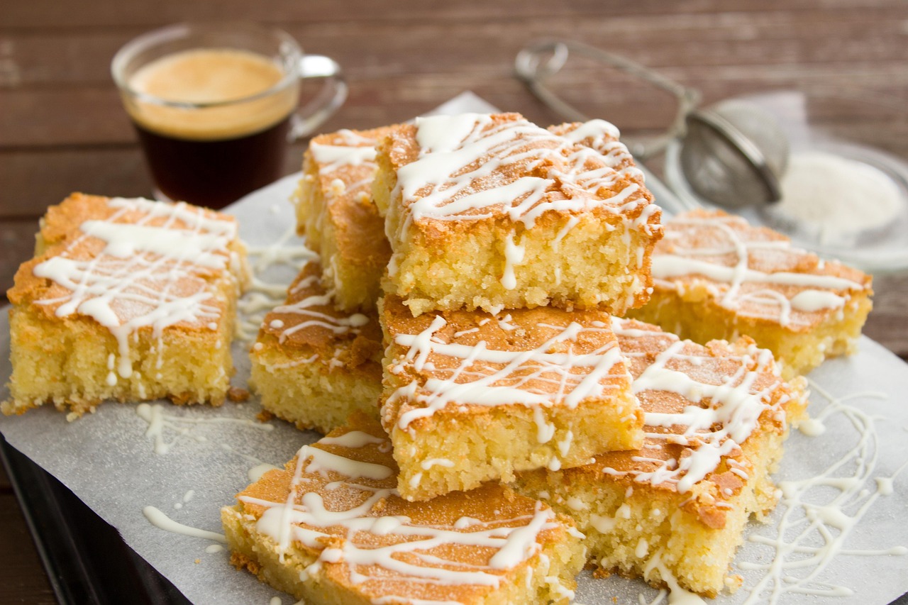 Blondies mit Blömboom - Saftig, buttrig & herrlich schokoladig Blondies mit Blömboom - Saftig, buttrig & herrlich schokoladig
