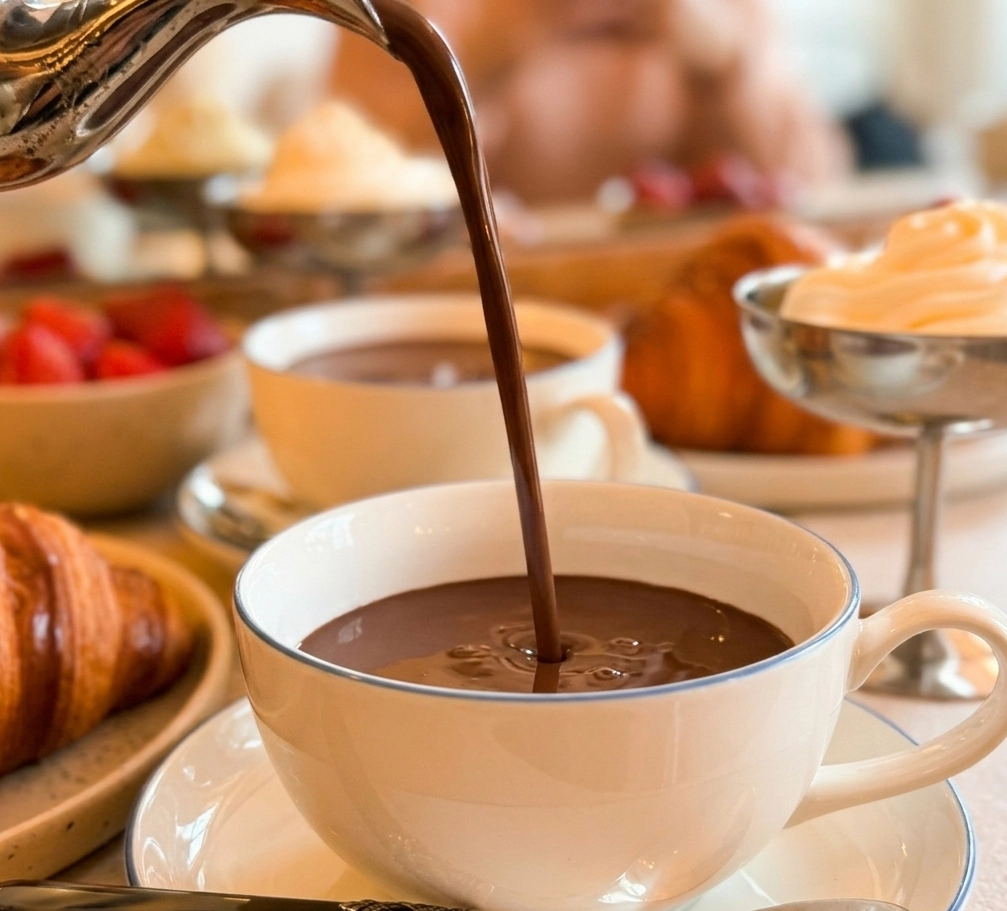 French Hot Chocolate mit dunklen Schokoladen-Drops