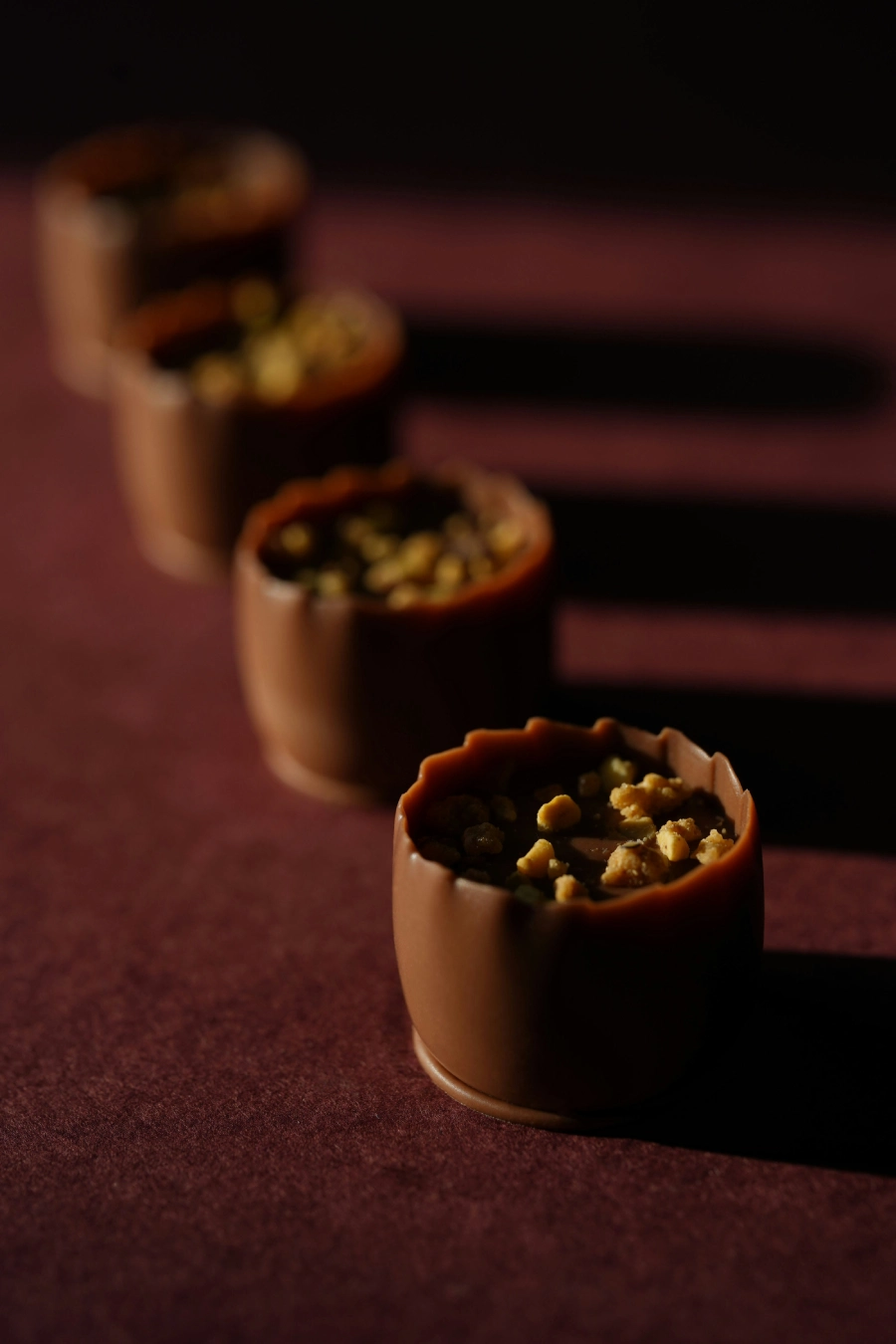 Schokoladenpralinen mit Milchschokolade und Pistazien